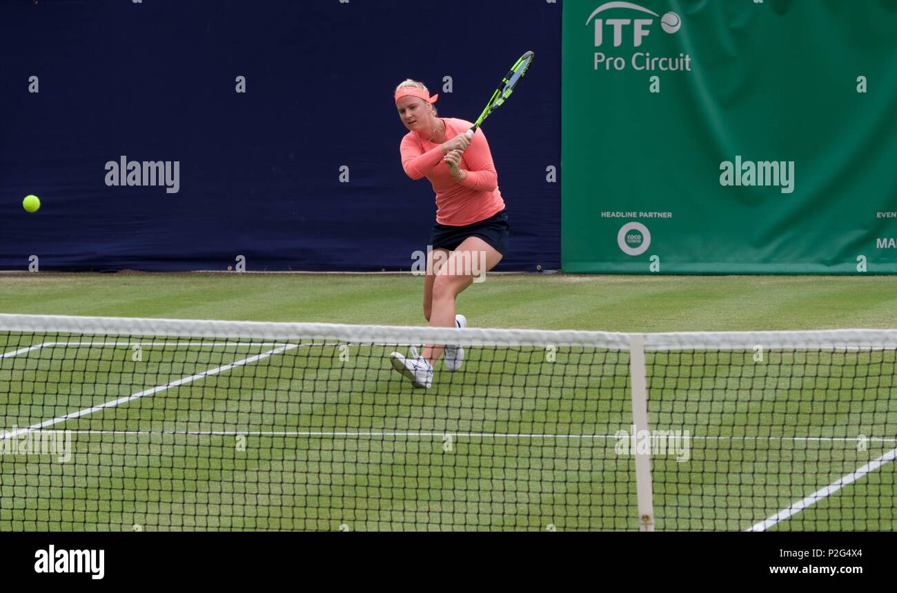 Manchester UK 15 Juni 2018 Ysaline Bonaventura (Belgien) in Aktion in Ihrem Viertelfinale gegen Harriet Dart (GB) an der Fuzion anzeigen 100 Manchester Trophäe gehalten an der Nördlichen Tennis und Squash Club in West Didsbury. Bonaventura gewinnt 6-4, 6-3. Quelle: John Fryer/Alamy leben Nachrichten Stockfoto