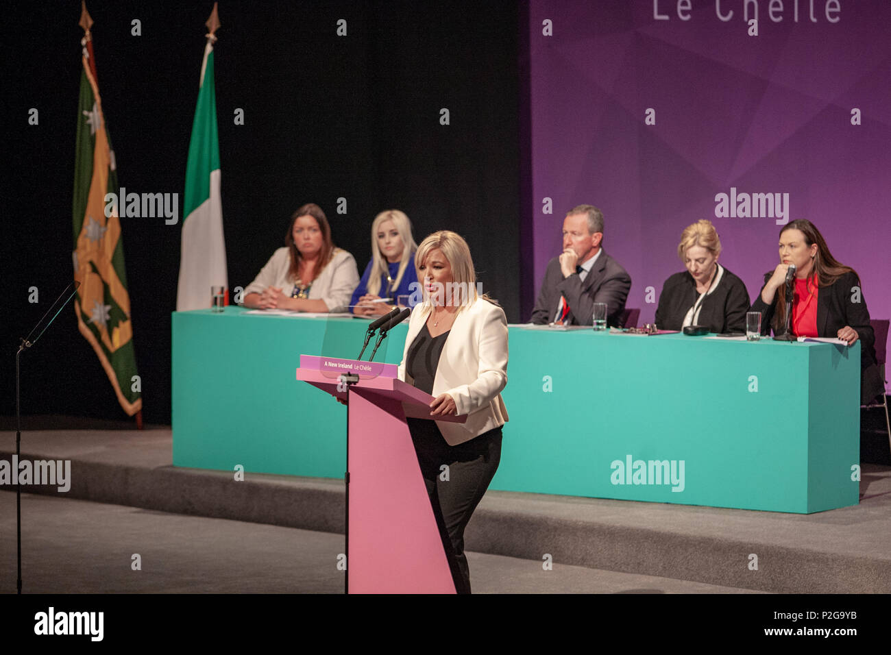 Waterfront Hall, Belfast, Nordirland. 15. Juni 2018. Sinn Feins" Stellvertretende Vorsitzende Michelle O'Neill Adressierung die Delegierten an diesem Jahre Ard Fheis (Parteitag) Credit: Bonzo/Alamy leben Nachrichten Stockfoto