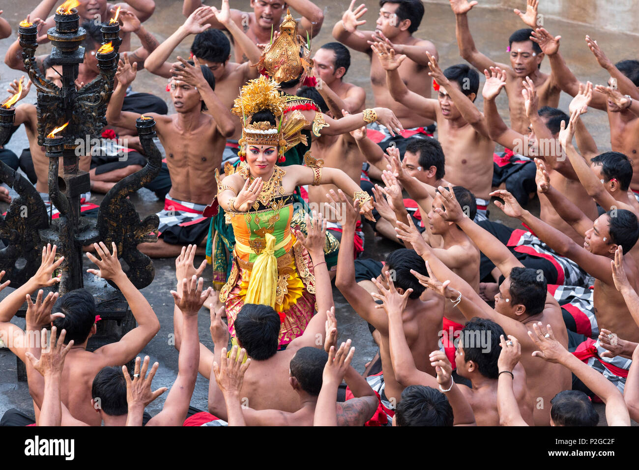 Kecak Fire Dance, Pura Uluwatu Tempel, Uluwatu, Bali, Indonesien Stockfoto