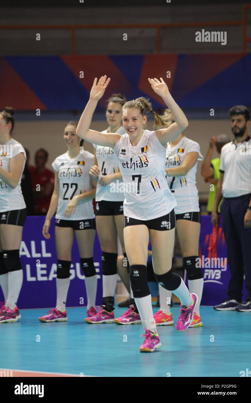 Eboli, Italien. 14 Juni, 2018. Celine van Gestel BELGIEN Team während der weiblichen Volleyball Match zwischen Belgien und Thailand am 'Palasele Eboli". Ergebnis Belgien gegen Thailand 3-1. (26-24; 23-25; 25-20; 25-21) Credit: Salvatore Esposito/Pacific Press/Alamy leben Nachrichten Stockfoto