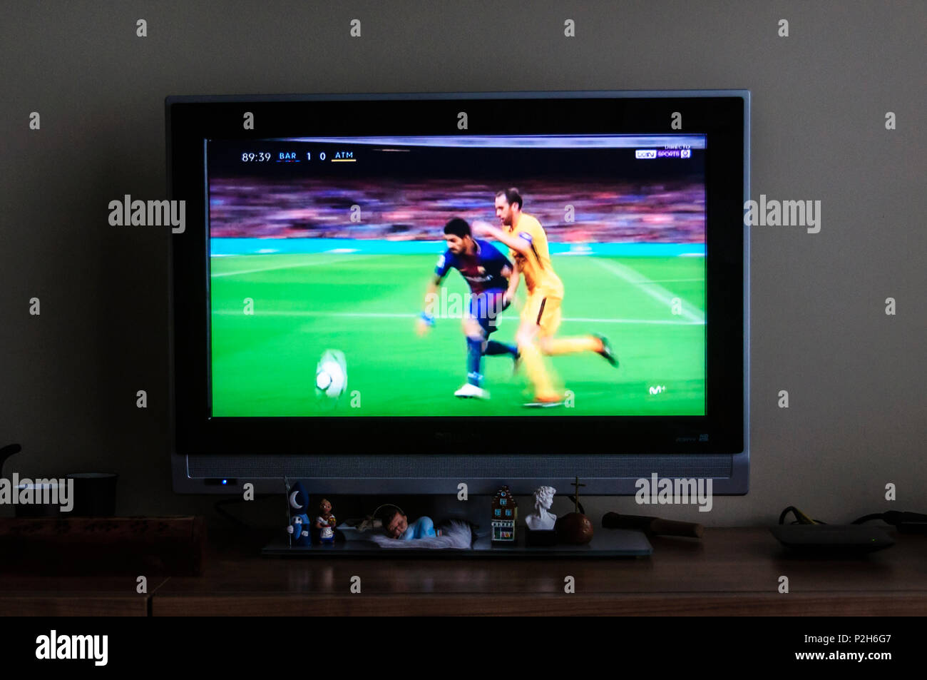 Suarez auf tv Fußball macht Stockfoto
