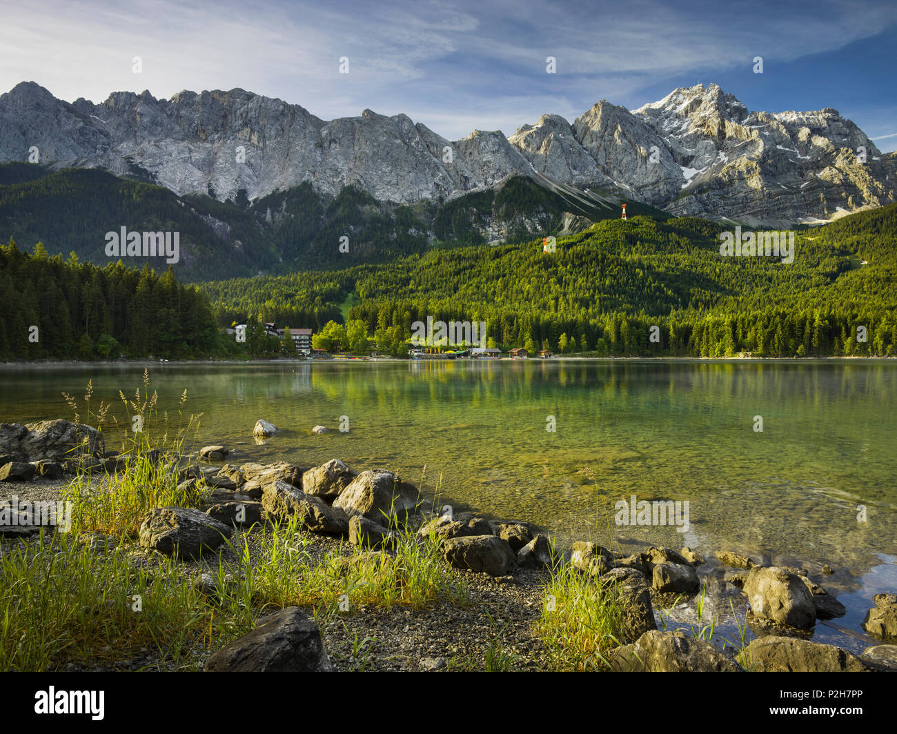 Eibsee mit Zugspitze im Hintergrund, Oberbayern, Bayern, Deutschland Stockfoto