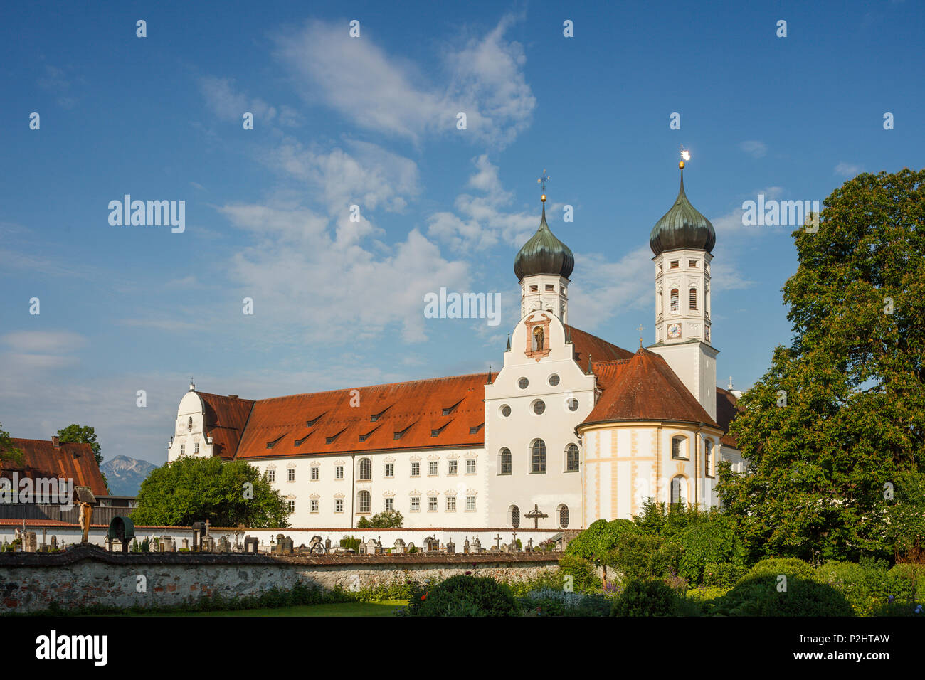 Kloster Benediktbeuern, Benediktinerorden, 17. Jahrhundert, Benediktbeuern, die Berge im Hintergrund, Herzogsstand, Bayerische footh Stockfoto