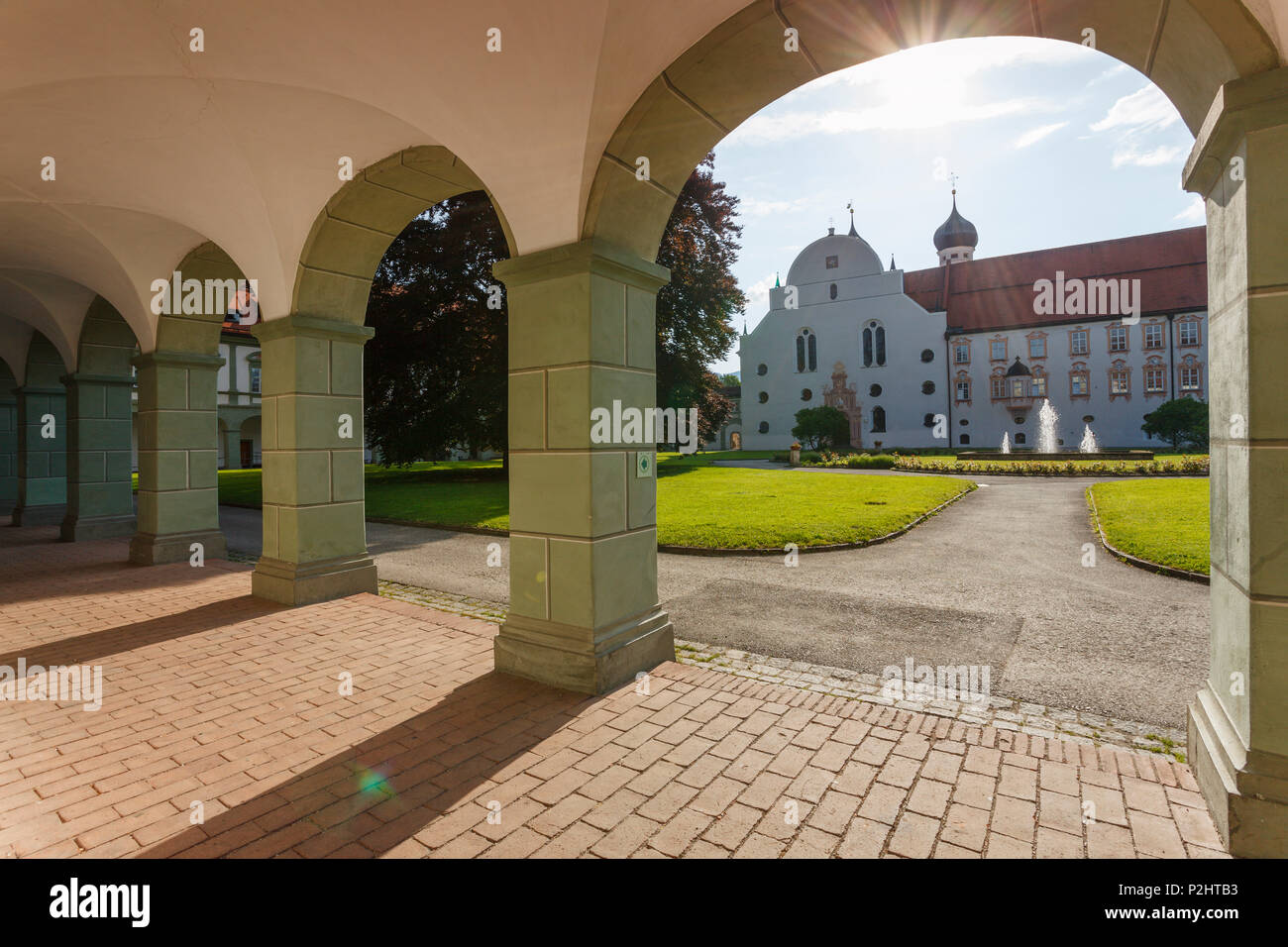 Innenhof, das Kloster Benediktbeuern, Benediktinerorden, 17. Jahrhundert, Benediktbeuern, Landkreis Bad Tölz - Wolfratshausen, Upp Stockfoto