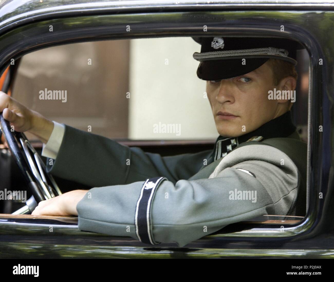 Original Film Titel: DER JUNGE IM gestreiften Pyjama. Englischer Titel: DER JUNGE IM gestreiften Pyjama. Regisseur: Mark Herman. Jahr: 2008. Stars: RUPERT FRIEND. Copyright: nur redaktionell Innen verwenden. Dies ist eine öffentlich verteilten Handzettel. Zugriffsrechte nur, keine Lizenz des Urheberrechts zur Verfügung gestellt. Vorgeschriebene Genehmigung zu Visual Symbol (www.visual-icon.com) Für die Reproduktion des Bildes erforderlich ist. Quelle: BBC Films/HEYDAY FILMS/Miramax Films/DAVID, LUKACS/Album Stockfoto