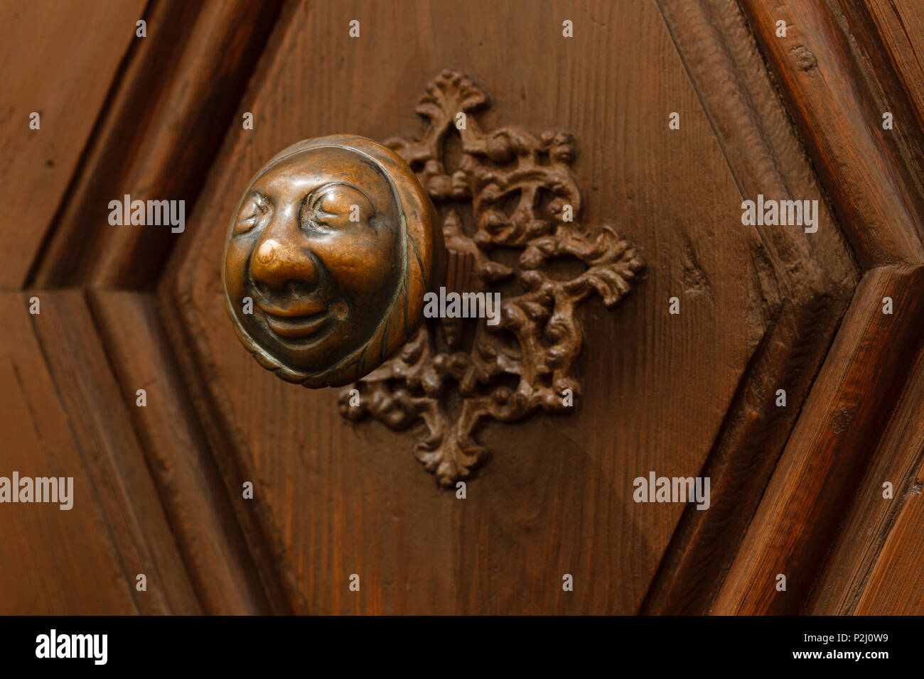 Türgriff mit Mond Gesicht, Altstadt, UNESCO-Weltkulturerbe, Bamberg, Oberfranken, Bayern, Deutschland, Europa Stockfoto