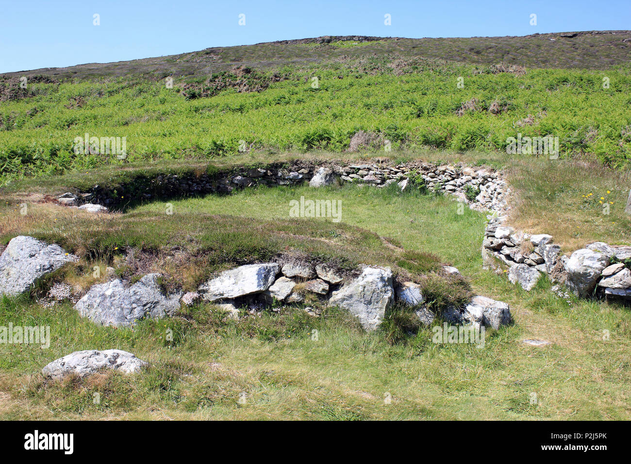 Hütte aus Stein Kreise Ty Mawr, Holyhead Mountain, Anglesey Stockfoto