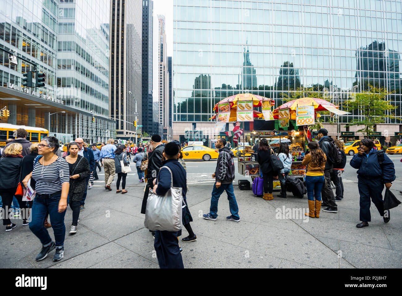 Am Bryant Park, 5th Avenue, Manhattan, New York, USA Stockfoto