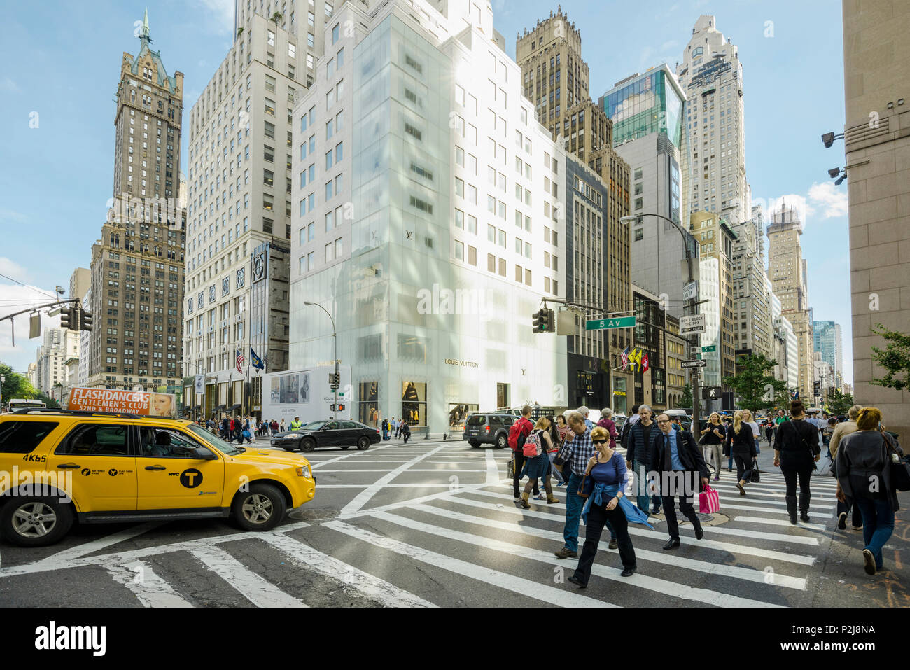 Fußgänger in der Nähe von Central Park, 5th Avenue, Manhattan, New York, USA Stockfoto