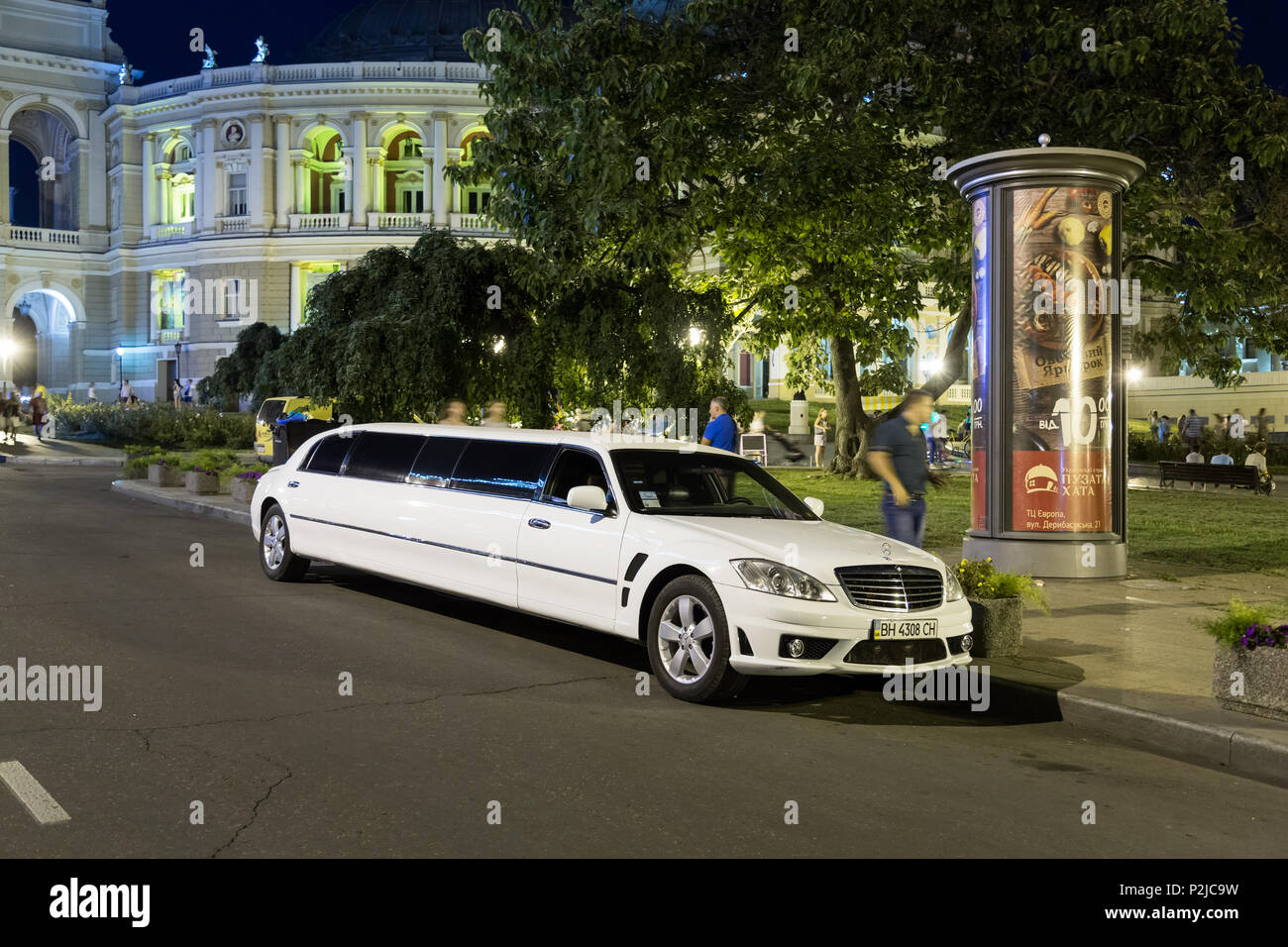 Odessa, Ukraine, eine Stretchlimousine im historischen Stadtzentrum Stockfoto