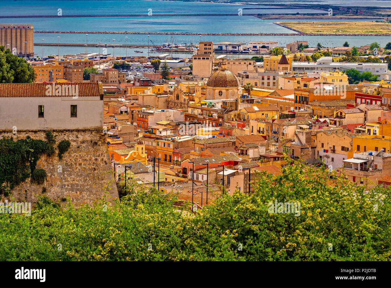 Sardinien Cagliari Stampace Bezirk Blick auf den Teich von Santa Gilla, am Ende auf der rechten Seite Stockfoto