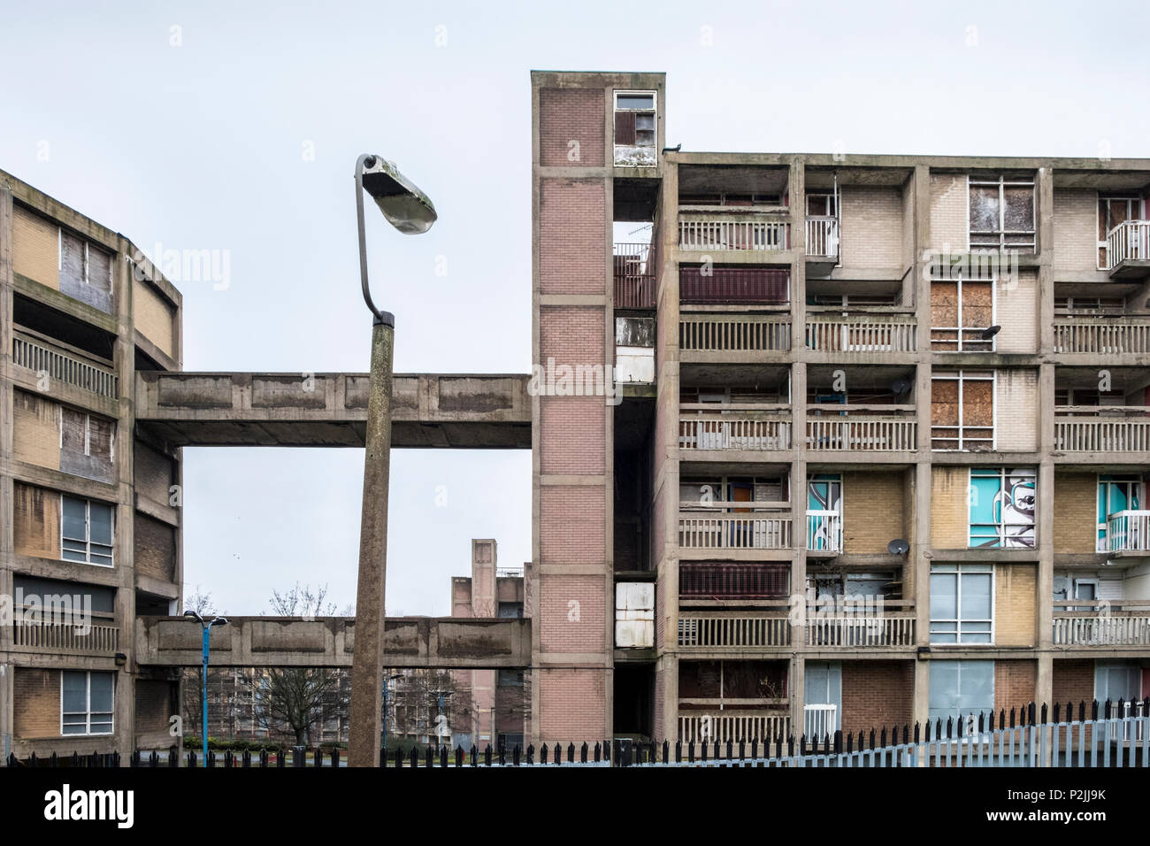 Heruntergekommene Wohnbauten. 1950 Brutalist architecture im Park Hill Wohnungen, Sheffield, England, UK. Stockfoto
