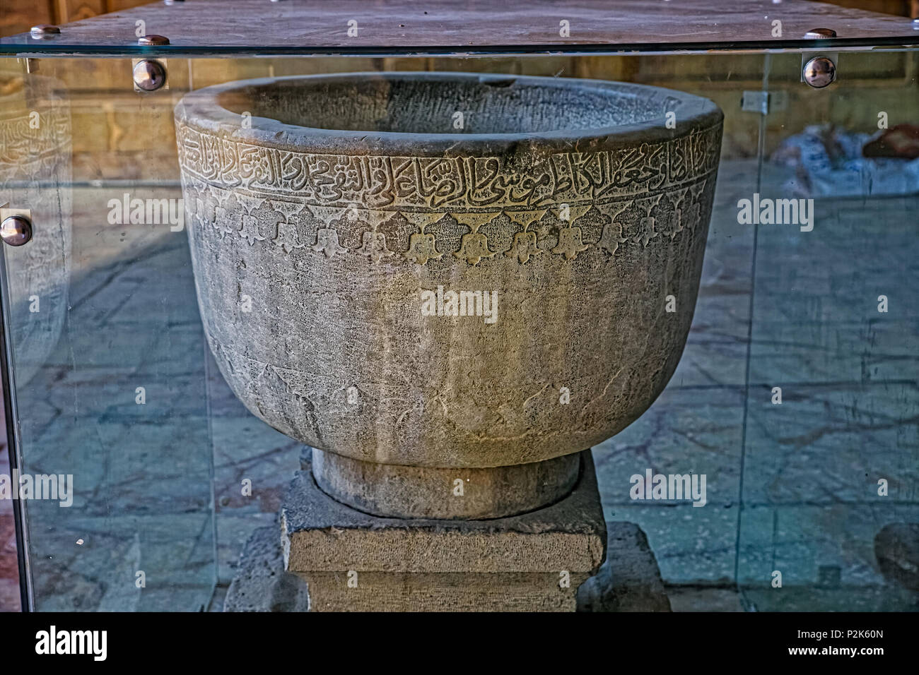Isfahan Taj Al Molk Moschee Stein Schüssel Stockfoto