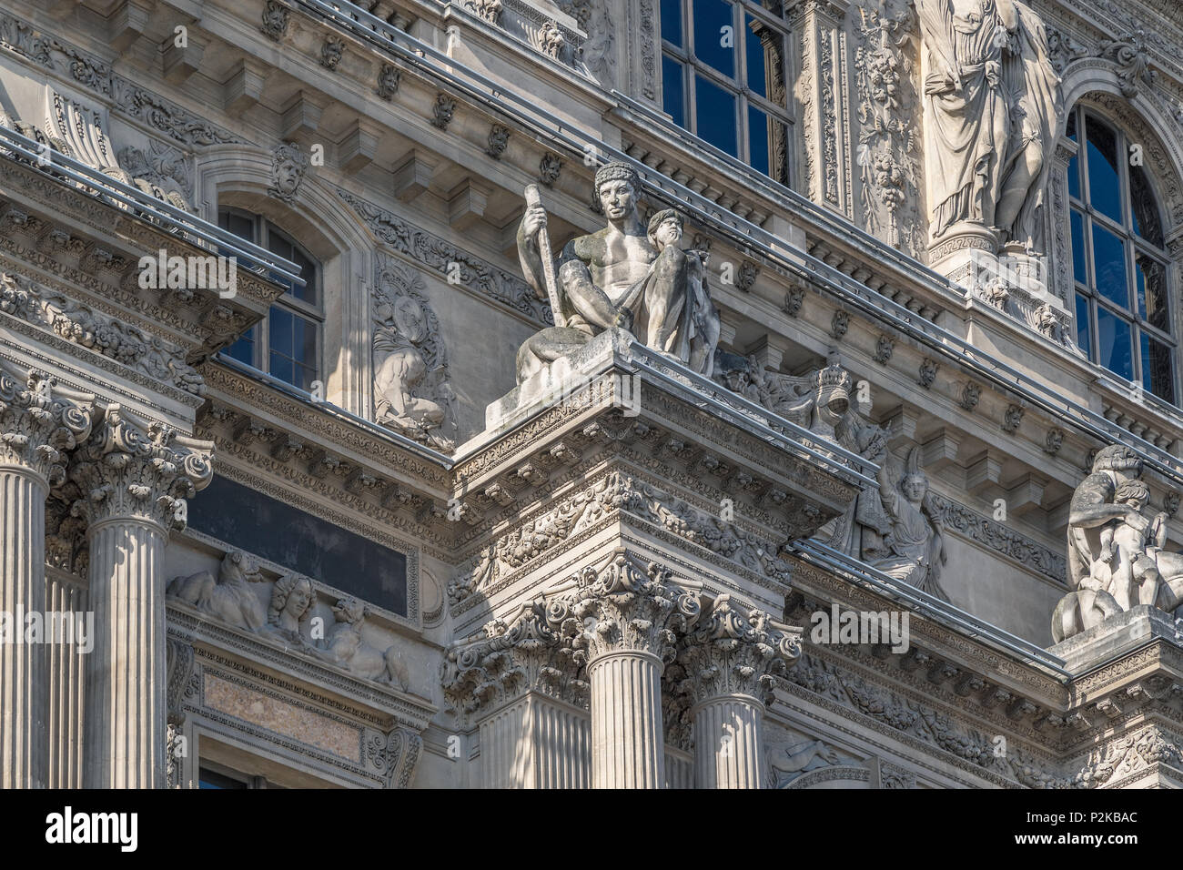 Ein Teil der Mauer des Louvre Museum, Paris. Stockfoto
