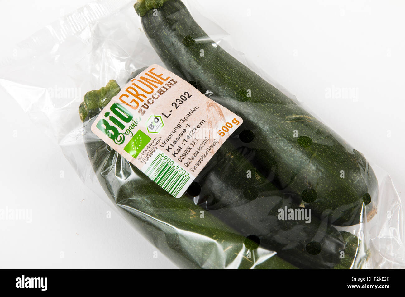 Frische Lebensmittel, Bio Lebensmittel, Bio Gemüse, jedes einzeln verpackt in der Plastikverpackung, alle Essen im gleichen Supermarkt auch ohne verfügbar ist Stockfoto