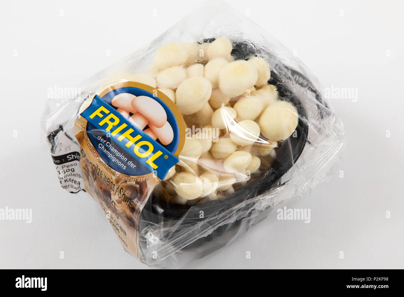 Frische Lebensmittel, Gemüse jedes einzeln verpackt in der Plastikverpackung, alle Essen im gleichen Supermarkt auch ohne Kunststoff Verpackung erhältlich ist, kleine Stockfoto
