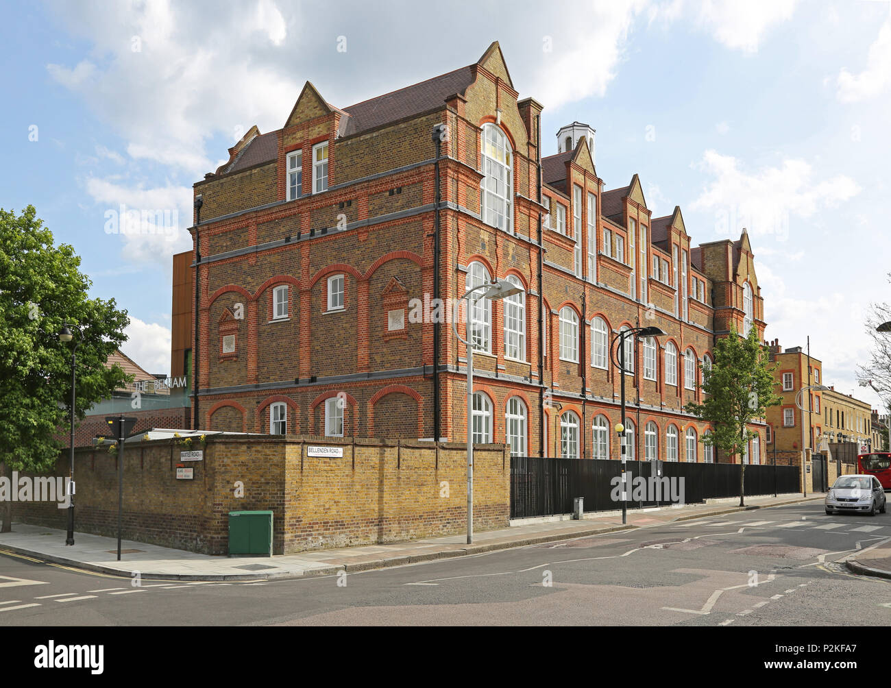 Die Bellham Grundschule in Peckham, London, UK. Eine neue, staatlich finanzierten Akademie Schule in einem neu renovierten, viktorianischen, Schule Gebäude Stockfoto