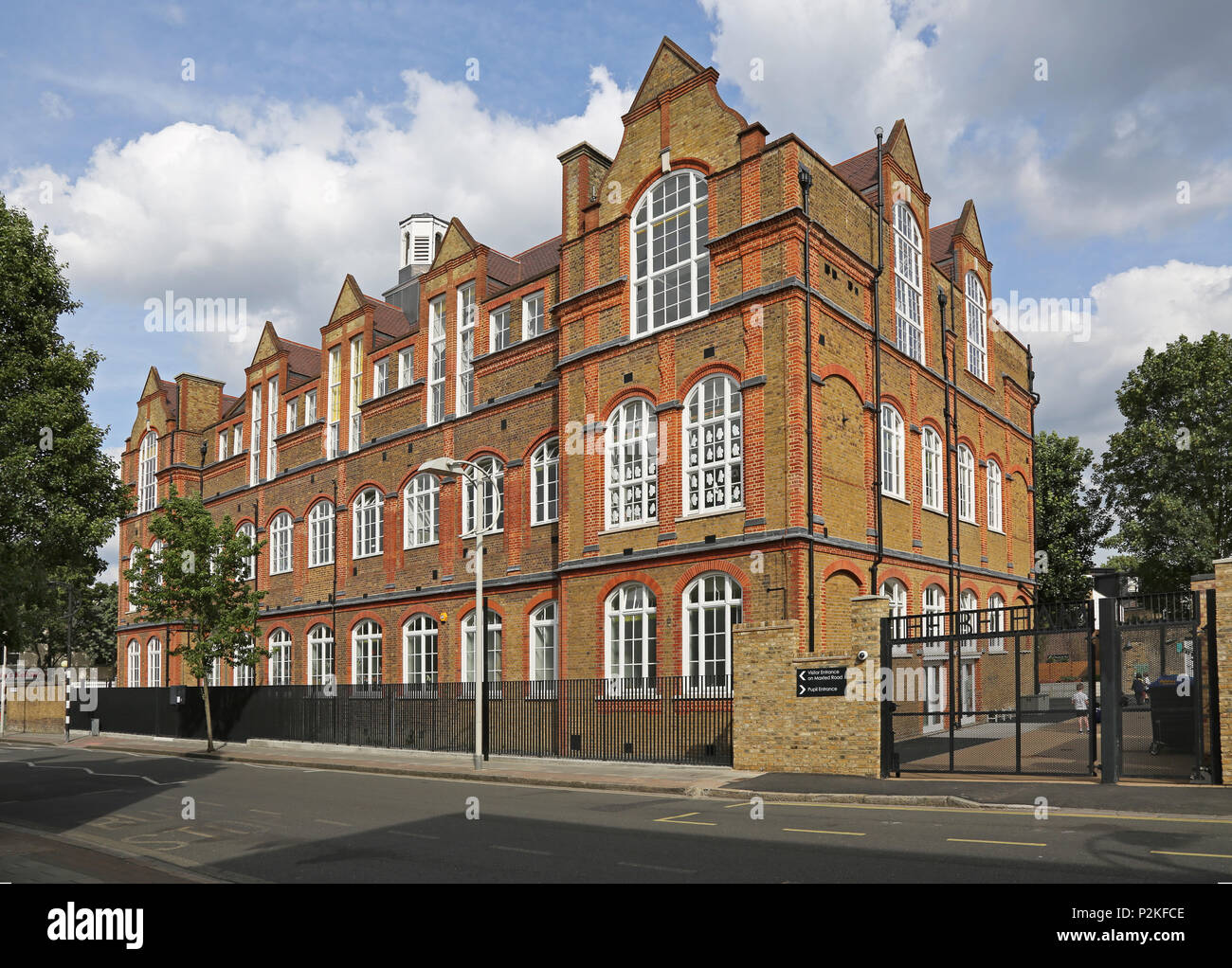 Die Bellham Grundschule in Peckham, London, UK. Eine neue, staatlich finanzierten Akademie Schule in einem neu renovierten, viktorianischen, Schule Gebäude Stockfoto