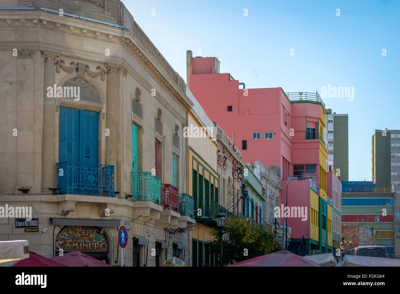 Farbenfrohe Gebäude im Viertel La Boca, Buenos Aires, Argentinien Stockfoto