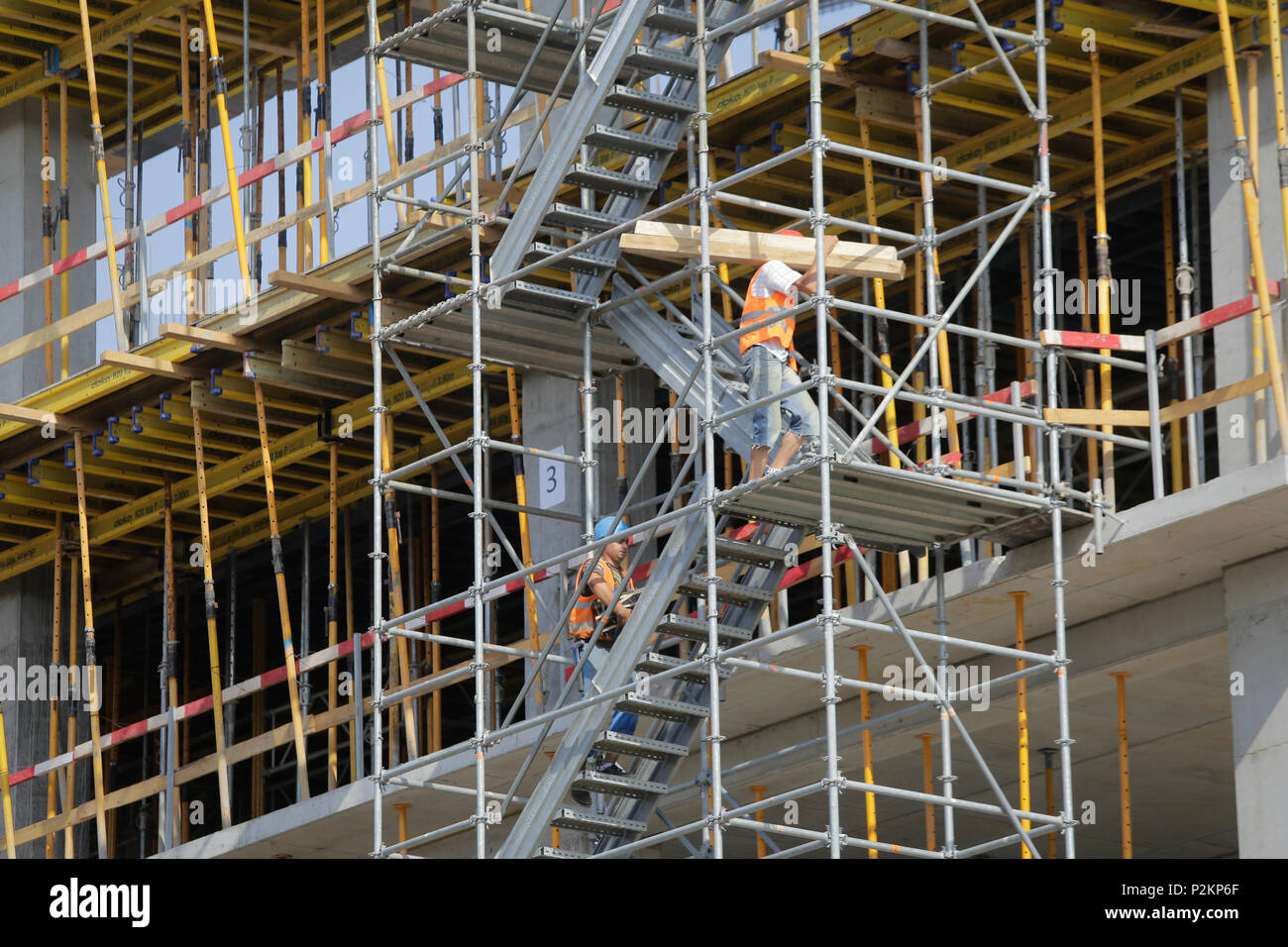 Bukarest, Rumänien - 14. JUNI 2018: die Arbeiter auf der Baustelle Stockfoto