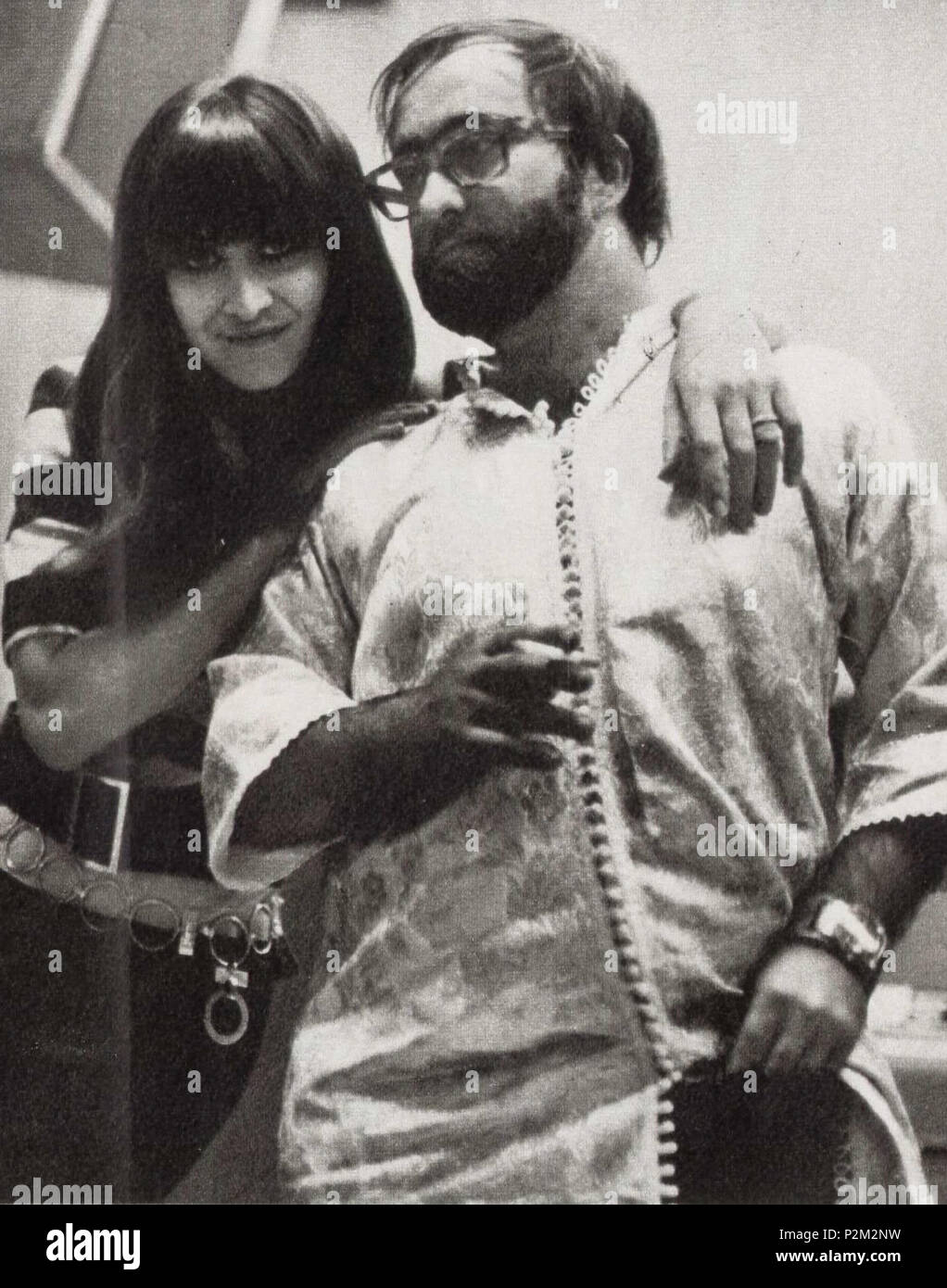 . Italiano: Lucio Dalla con Fabienne Fabre nel 1967 ein Bologna; Foto tratta da una Rivista. Diese Datei fehlt, Informationen zum Autor. 49 Lucio Dalla e Fabienne Fabre Stockfoto