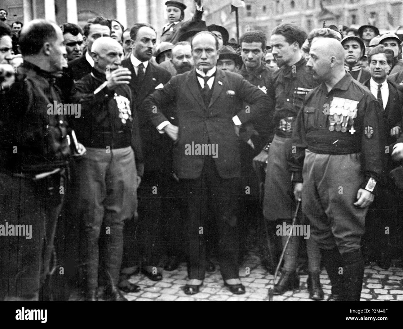 . Italiano: Benito Mussolini, durante la Marcia Su Roma, con alcuni dei quadriumviri: Da sinistra Emilio De Bono, Italo Balbo e, Cesare Maria De Vecchi. 28. Oktober 1922. Unbekannt 52 Marsch auf Rom Stockfoto
