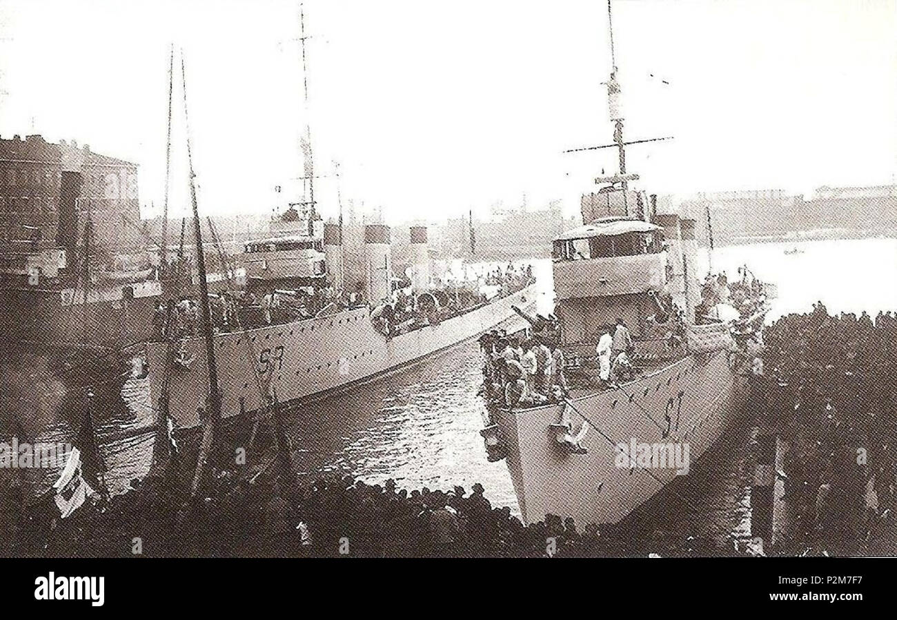 . Englisch: Die italienische Zerstörer Sirtori und Stocco bei der Ankunft am Fiume 1918. 3. November 1918. Fotograf der Italienischen Marine 76 RN Sirtori e Stocco ein Fiume Stockfoto