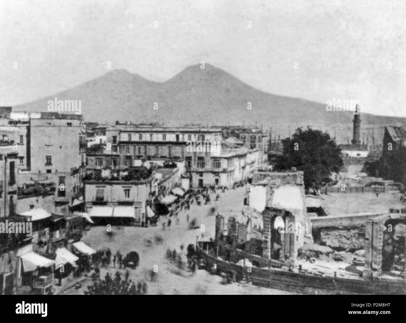 . Italiano: Napoli. Abbattimento im Corso della Gran Guardia e dei Bastioni Aragonesi per la realizzazione dell'attuale Piazza Municipio. (Uno degli Otto scatti che Giacomo Arena eseguì tra Il 1873 e il 1875 per documentare ich rifacimenti di Piazza Municipio). Zwischen 1873 und 1875. Giacomo Arena 62 Napoli, Piazza Municipio 12 (Full Image) Stockfoto