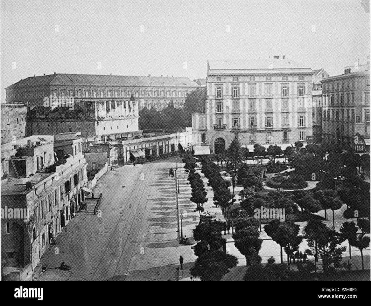 . Italiano: Napoli, odierna Piazza Municipio nel tratto davanti al Maschio Angioino (oggi via San Carlo). Sconosciuto Autore. 19. Unbekannt 62 Napoli, Piazza Municipio 4 Stockfoto