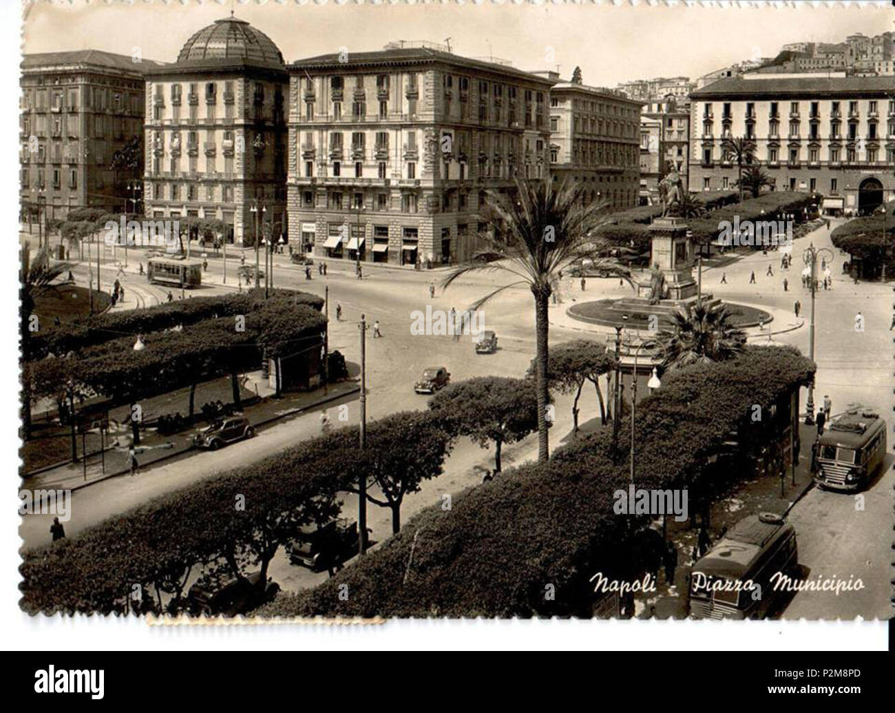 . Italiano: "Napoli - Piazza Municipio" (prima della nuova sistemazione da Parte di Achille Lauro nel Maggio 2005 1956). Cartolina. Sconosciuto Autore. 1940 S-4788. Unbekannt 62 Napoli, Piazza Municipio 9. Stockfoto