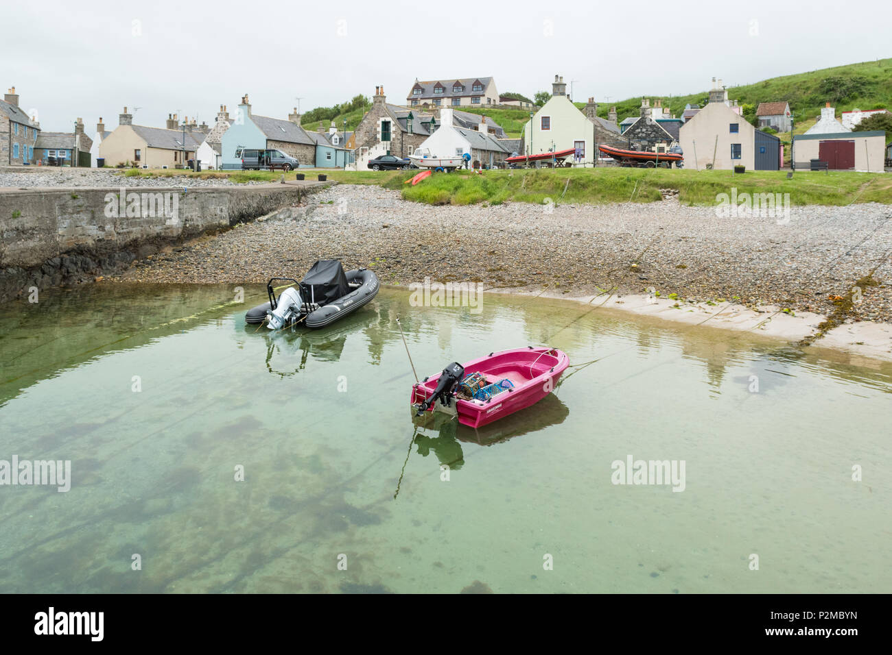 Sandend Hafen. Sandend ist ein altes Fischerdorf an der Küste von Moray Firth, Aberdeenshire, Schottland, Großbritannien Stockfoto