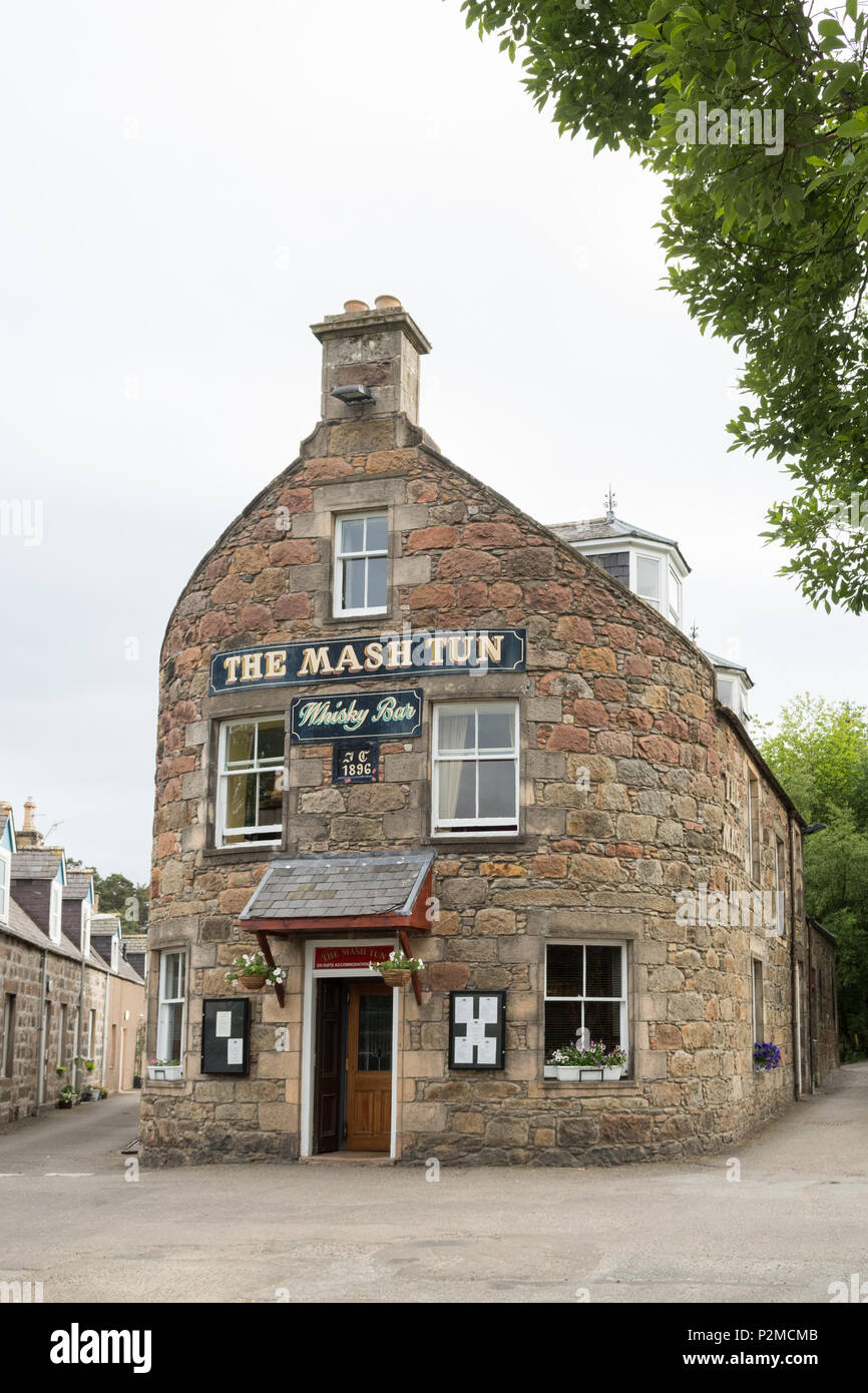 Die Mah Tun Whisky Bar und Inn, Aberlour, Highlands, Schottland, Großbritannien Stockfoto