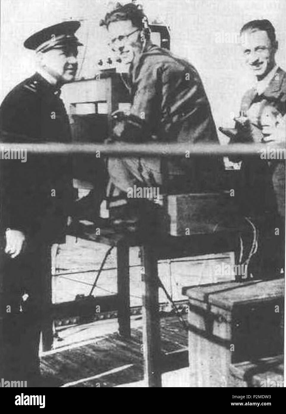 . Italiano: Il Prof. Carrara durante Beweisen del radar Sperimentale di EC-1 sulla Terrazza del'Instututo E.C. (1935). 1935. Italienische Marine 64 Nello Carrara Stockfoto