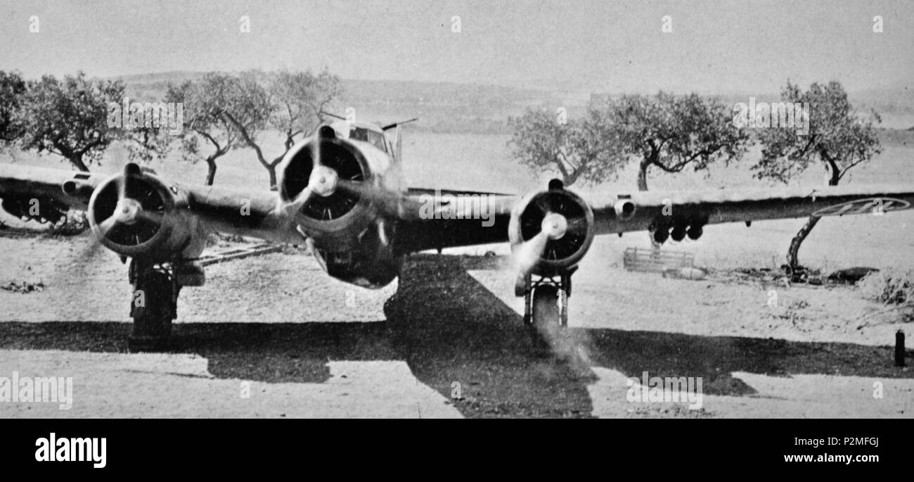 . Englisch: A KANN NICHT Z 1007 biz-Bomber der Italienischen Regia Aeronautica immer bereit für eine Bombardierung Mission über Malta; das Foto wurde in Sizilien im Jahr 1941 übernommen. Italiano: Un-bombardiere kann Z. 1007 Biz della Regia Aeronautica italiana si Vorbereitung eine decollare per una Missione Di bombardamento su Malta. Sicilia, 1941. 1941. Unbekannt 14 KANN NICHT Z 1007 biz, Sizilien, 1941 Stockfoto