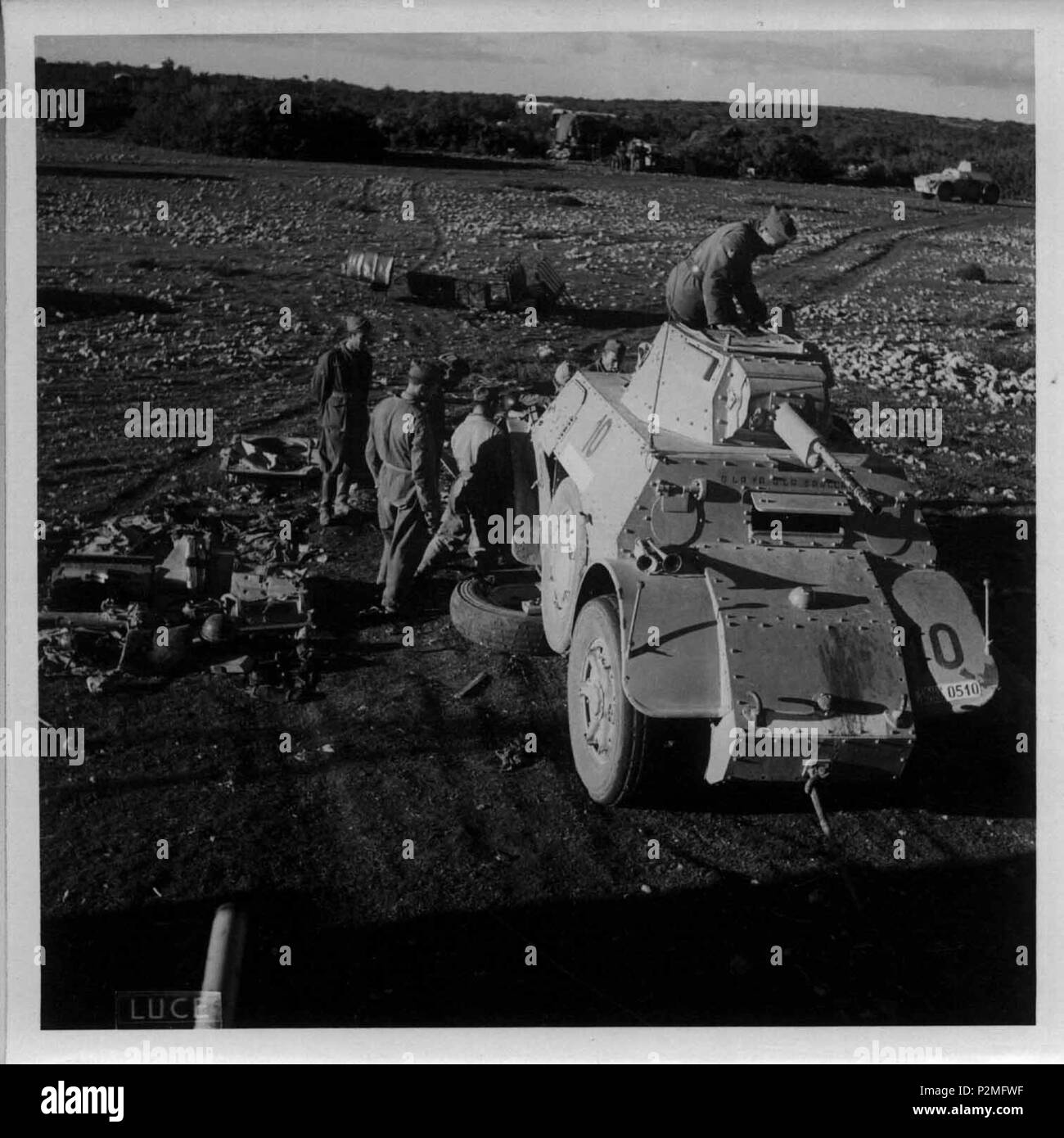 . Englisch: Italiener Instandsetzung gepanzertes Fahrzeug (Ost Afrika - 1941). 22. Januar 1941. Unbekannt 43 Italiener Instandsetzung amored Fahrzeug (Ostafrika) Winter 1941 Stockfoto