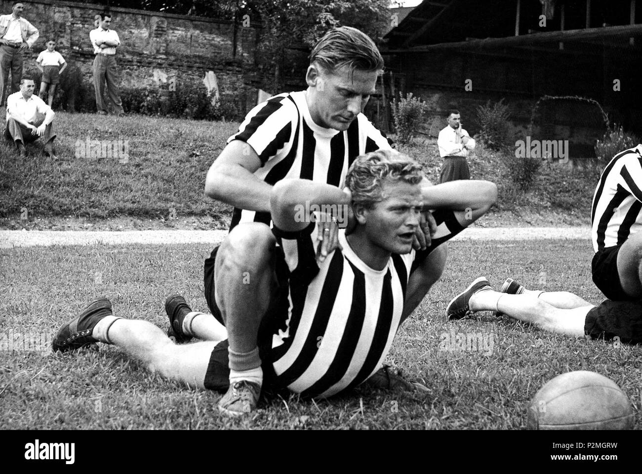 44 Juventus FC (Ca. 1940 s - 50 s) - boniperti und Praest in der Ausbildung Stockfoto