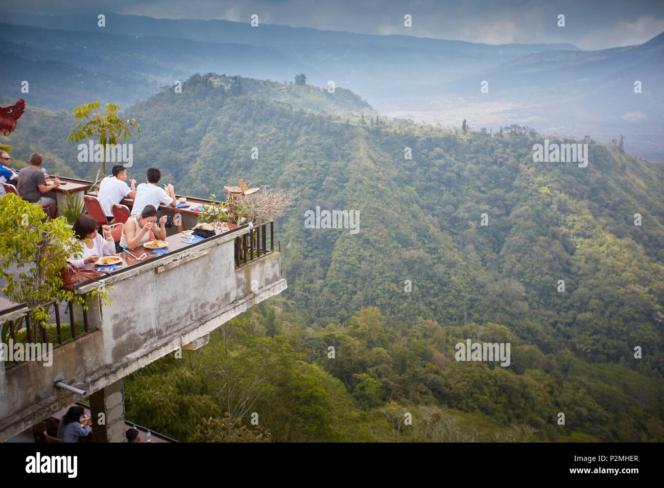 Restaurant mit Blick auf den Krater, Kintamani, Bali, Indonesien Stockfoto