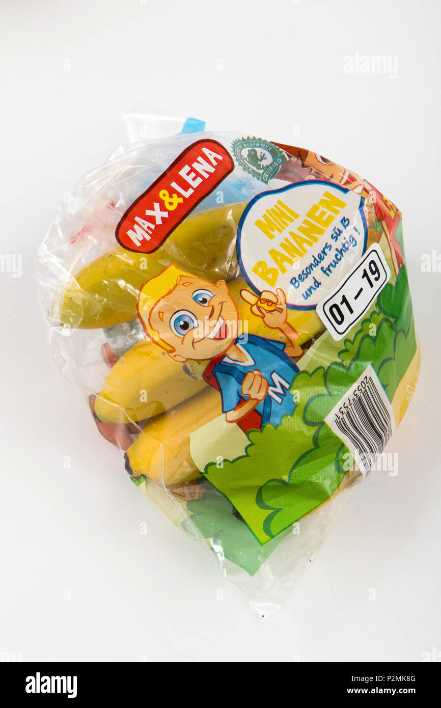 Frische Lebensmittel, Obst, jedes einzeln verpackt in der Plastikverpackung, alle Essen im gleichen Supermarkt auch ohne Verpackungen aus Kunststoff, watermel verfügbar ist Stockfoto