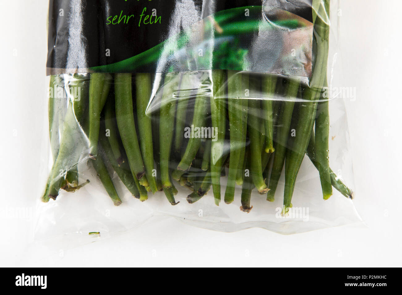 Frische Lebensmittel, Gemüse jeweils einzeln in Folie verpackt, das Essen wird im gleichen Supermarkt auch ohne Verpackungen aus Kunststoff, Bush verfügbar Stockfoto