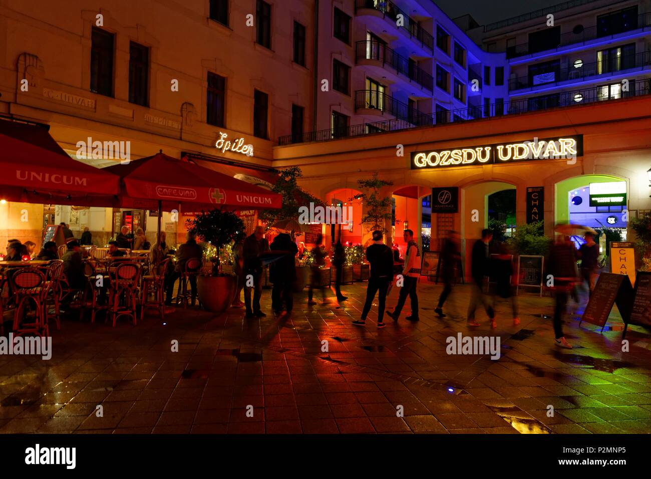 Budapest Ungarn Klassifiziert Als Weltkulturerbe Pest Bar Judische Viertel Ruine Gozsdu Udvar Bars Stockfotografie Alamy