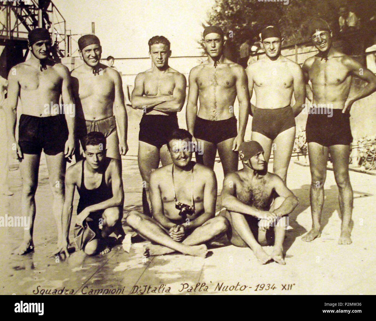 . Deutsch: das Team 1934 der "Rari Nantes Florentia" Sieger der italienischen Meisterschaft. Stehend von links: Enzo Zabberoni, Nanni Caucia, Guido Zenobi, Giordano Goggioli, Giacomo Signori, Sergio Pichioni. Sitzung: Sabino Fiore, Ubaldo Camici und Pino Valle. 1934. Unbekannt 74 Rari Nantes Florentia wasserball Team 1934 Stockfoto