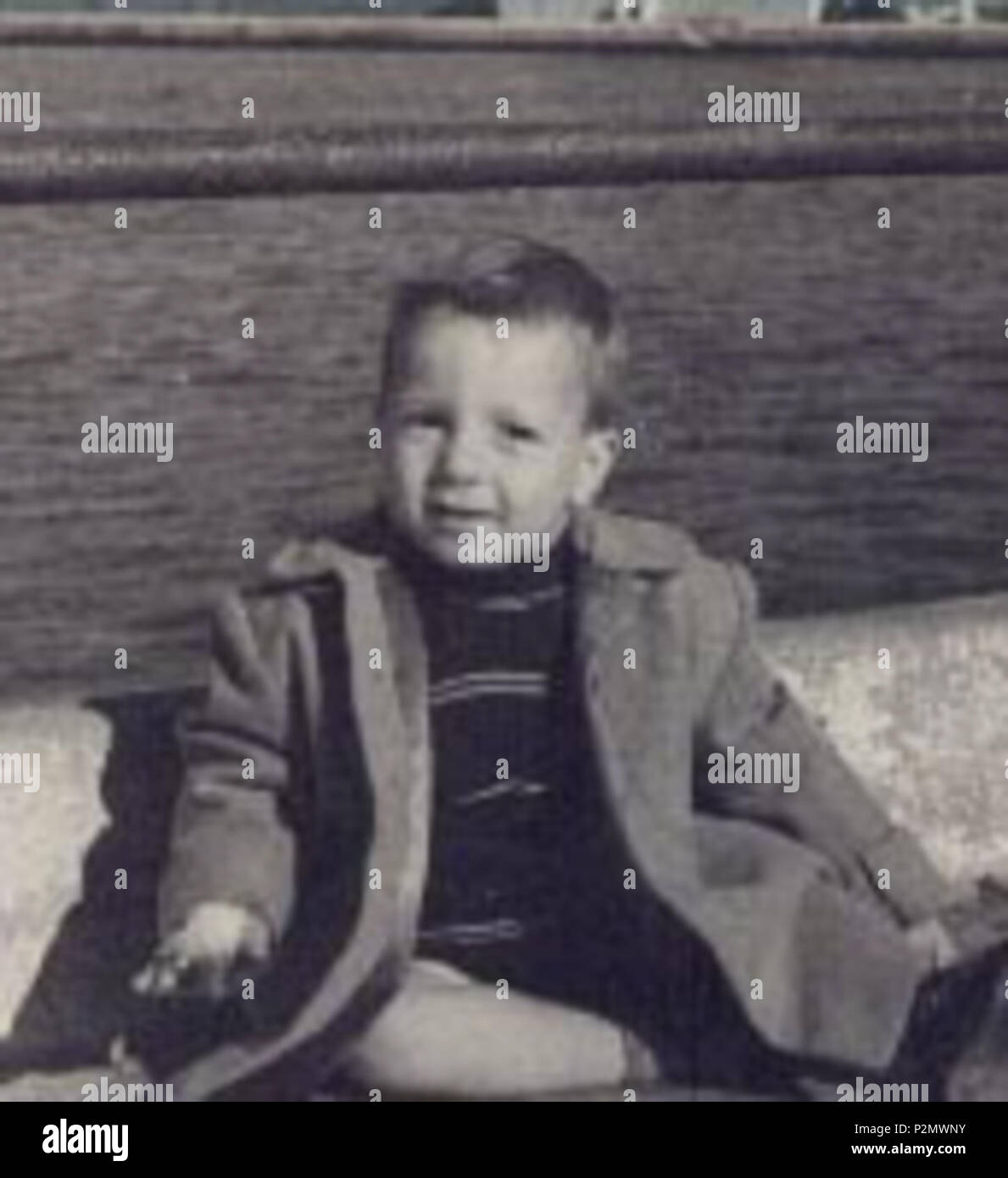 . Italiano: Rino all'età di 2 anni e alle spalle Il Mare di Crotone. 1952. Unbekannt 76 Rino Gaetano Kind Stockfoto