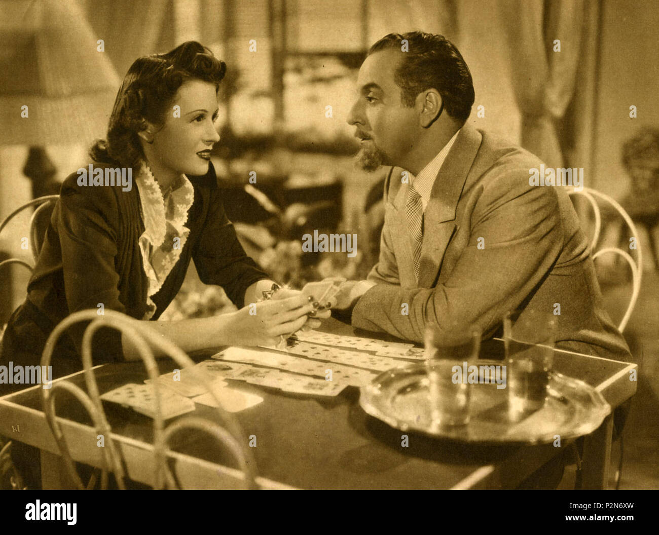 . Italiano: Annette Bach e Carlo Campanini nel film Labbra gesägt. 1942 Labbraserrate scnosciuto 46 1. Stockfoto