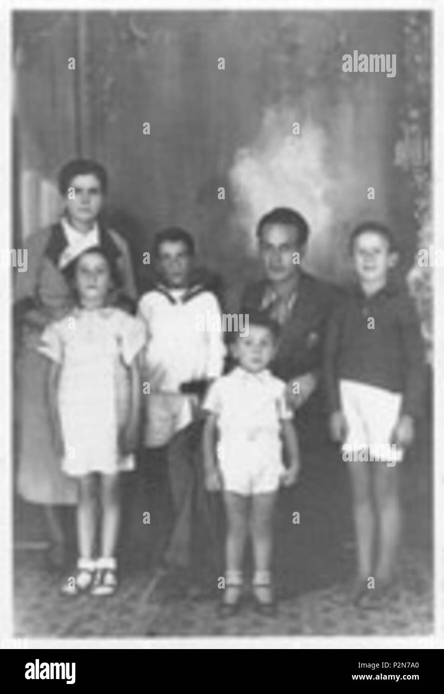 . Italiano: Giuseppina Giovanna Panzica (Caltanissetta, 1 agosto 1905 - Como, 15 Febbraio 1976) Madre di quattro Figli e moglie del Finanziere in congedo Salvatore Luca, è stata una patriota Italiana, che fu decorata di Medaglia d'Oro al Merito civile per il coraggio dimostrato Nella seconda Guerra mondiale nell'der di espatrio dei cittadini di religione ebraica Verso la Svizzera. Vor 1945. Unbekannt 68 Panzica Giuseppina e famiglia Stockfoto