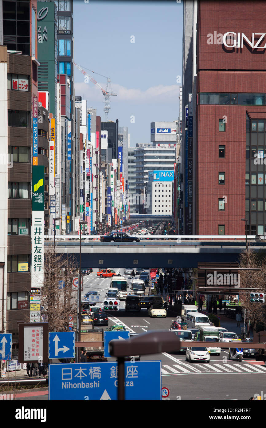 Ginza und schnellstraße von Shimbashi, Chuo-ku, Tokyo, Japan gesehen Stockfoto