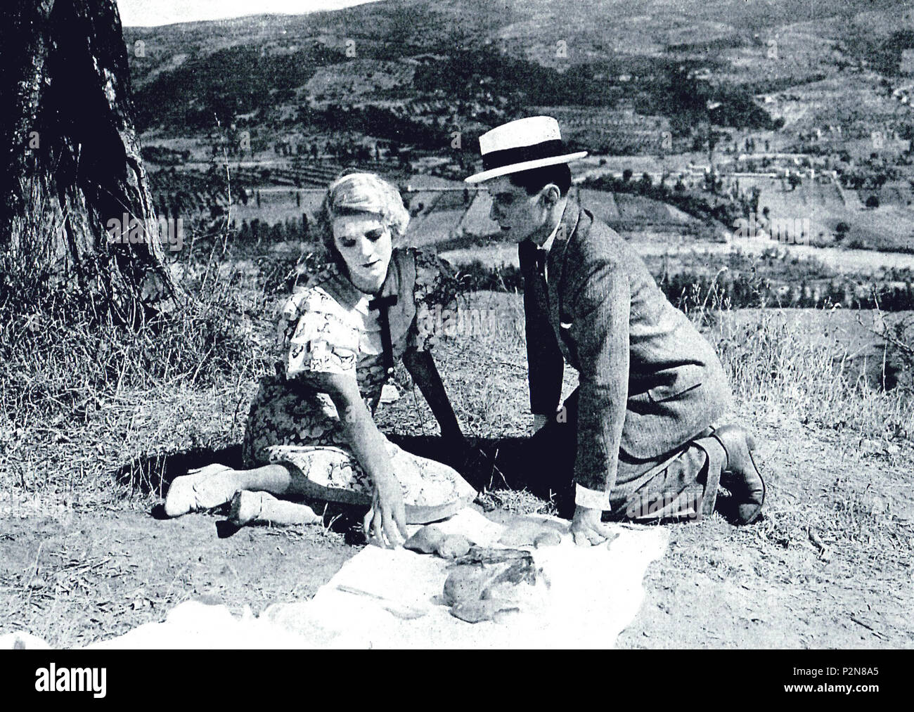 . Italiano: Lina Gennari e Carlo Petrangeli in Una scena di Treno popolare' (Matarazzo, 1933). 15 Juli 2014, 23:33:14. Unbekannt 71 Picknick gennari + pietr Stockfoto