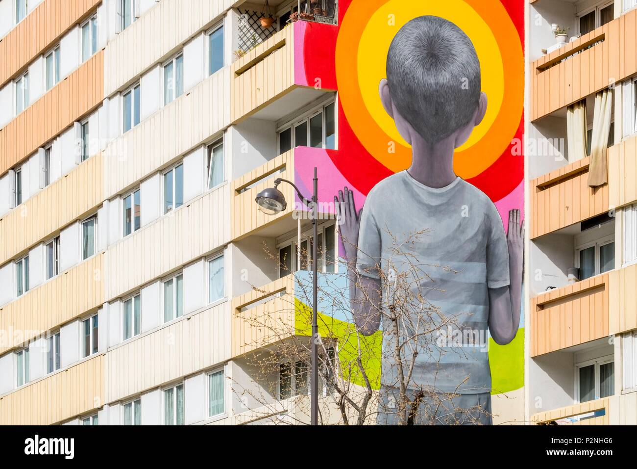 Frankreich, Paris, 13. Bezirk, Street Art, die Arbeit Bambin in Shorts des Künstlers © Julien Seth Malland Stockfoto
