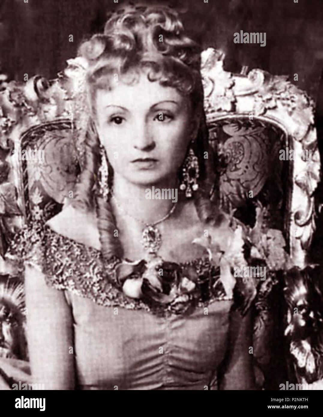 . Screenshot aus dem Film Fedora (1942). 5 Juni 2013, 05:43 (UTC). Rina Morelli.jpg: Indeciso42 an das italienische Projekt. Abgeleitete Arbeit: Cavarrone 76 Rina Morelli 7/8 Stockfoto