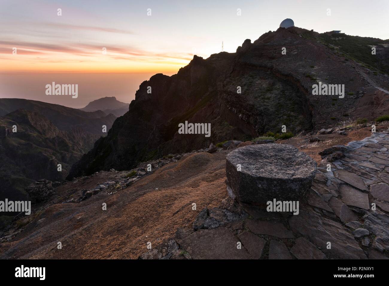 Sonnenaufgang am pico do arieiro Fotos und Bildmaterial in hoher