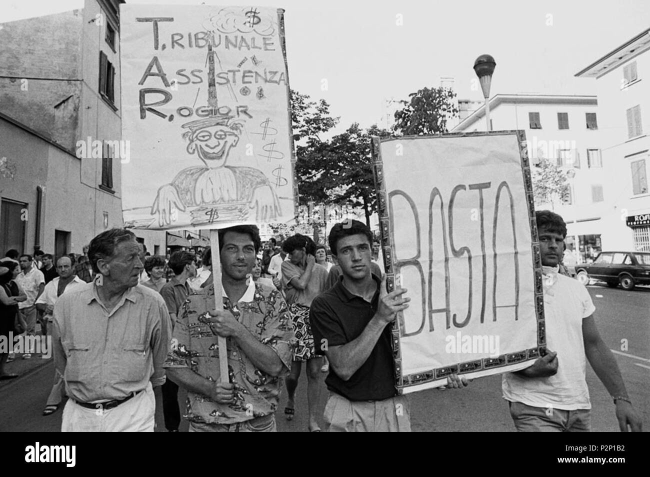 . Italiano: Cittadini di Massa (MS) protestano kontro Farmoplant e Contro la decisione del TAR nel 1987 di riaprire Lo stabilimento. 17. Juli 1988. Dino Fracchia 73 Proteste contro La sentenza del TAR del 1987 Stockfoto